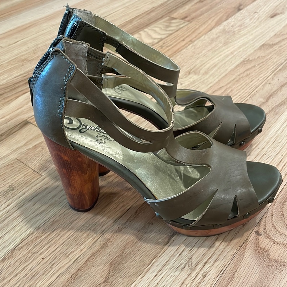 Seychelles heels